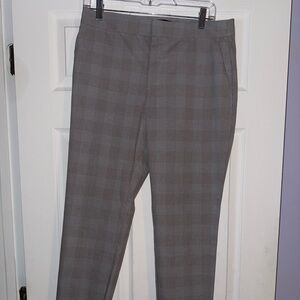 Zara Preowned Women’s Mid-rise checkered cigarette pants. Size 6